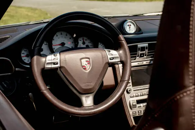 Porsche 911 view 14
