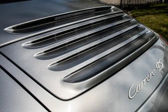 Porsche 911 view 9