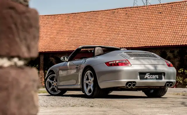 Porsche 911 view 3