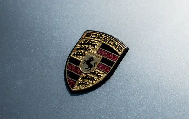 Porsche 911 view 12