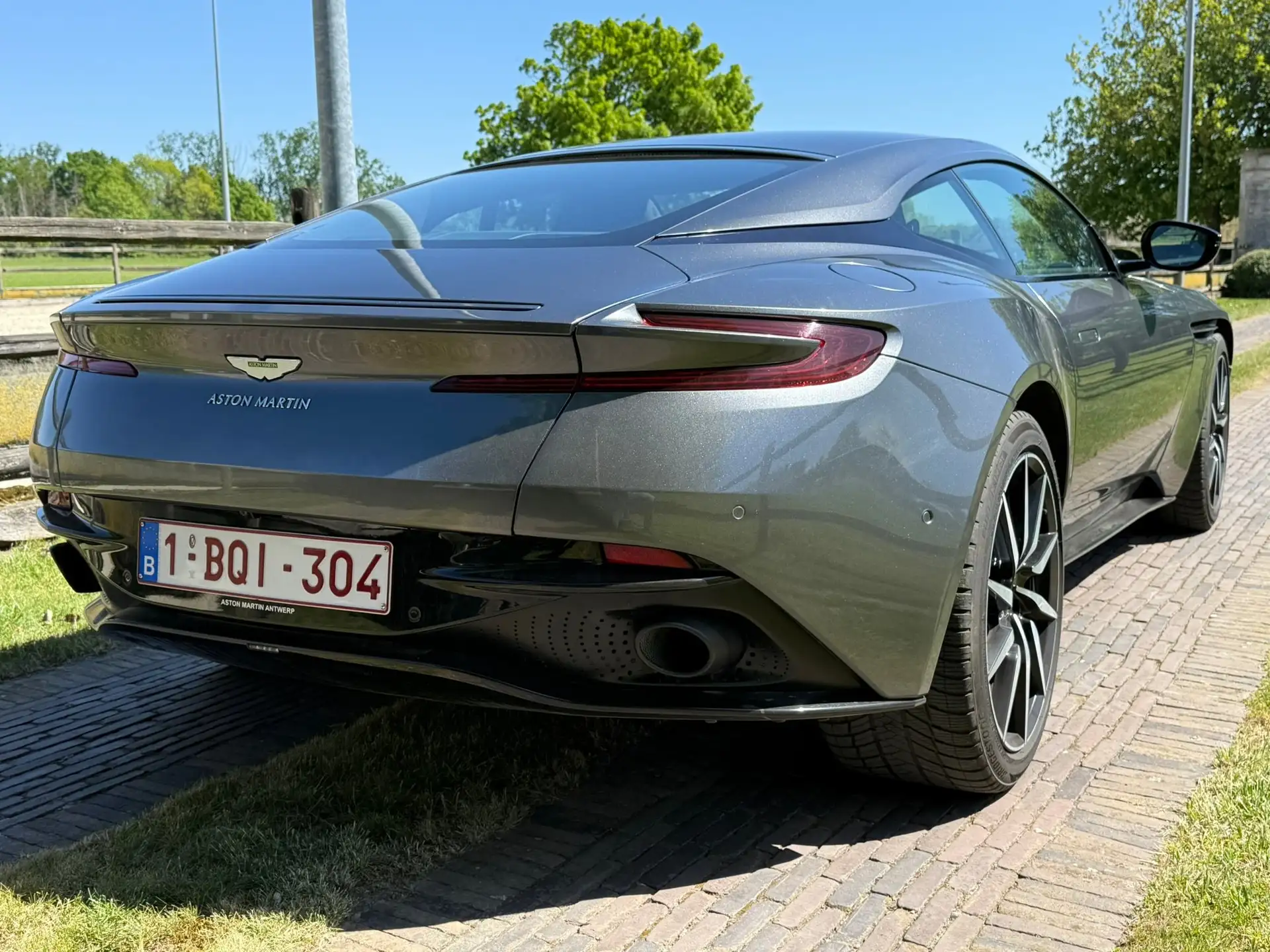 애스턴마틴 DB11 V8 2019 회색 사진 4