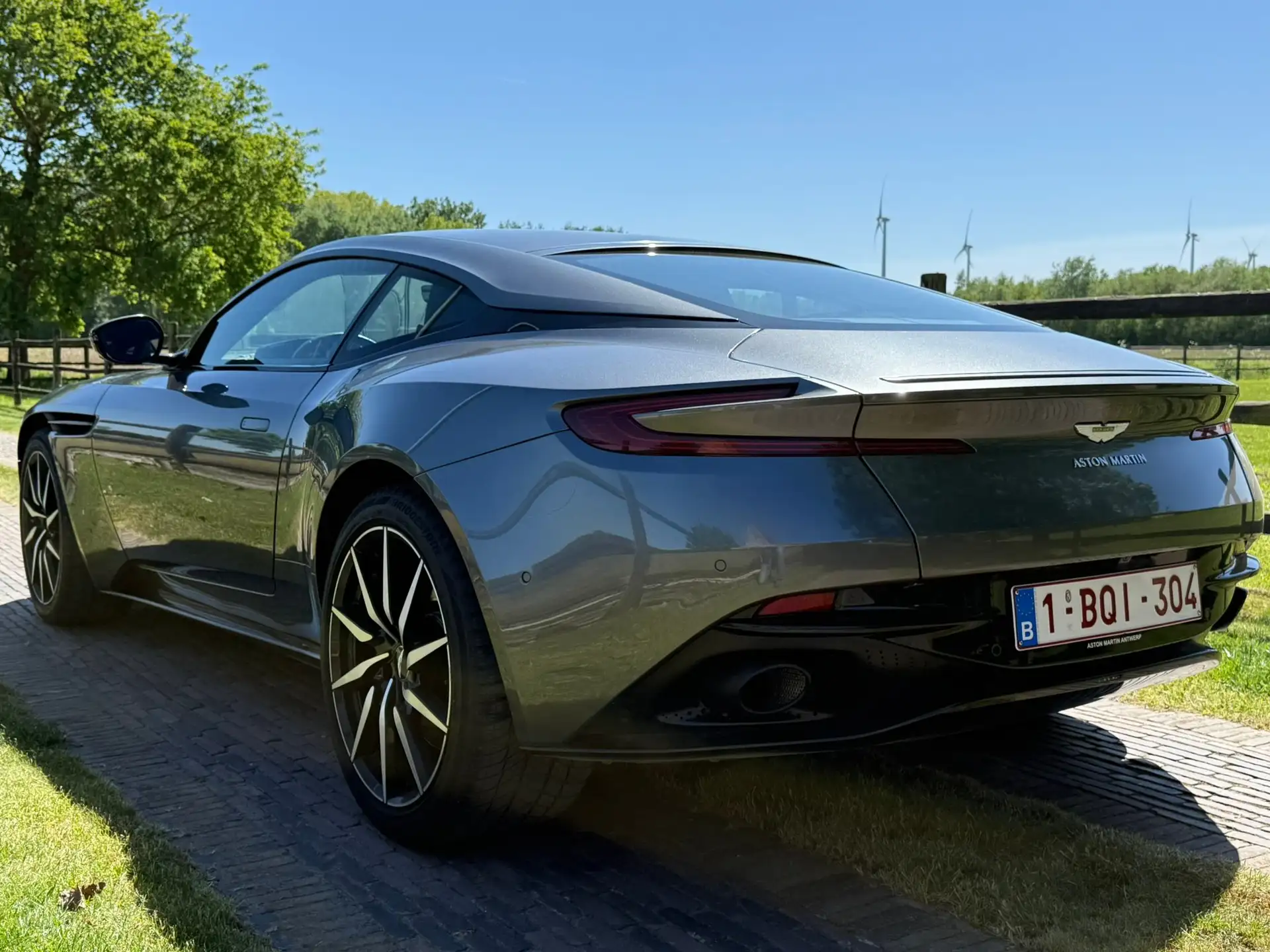 애스턴마틴 DB11 V8 2019 회색 사진 2