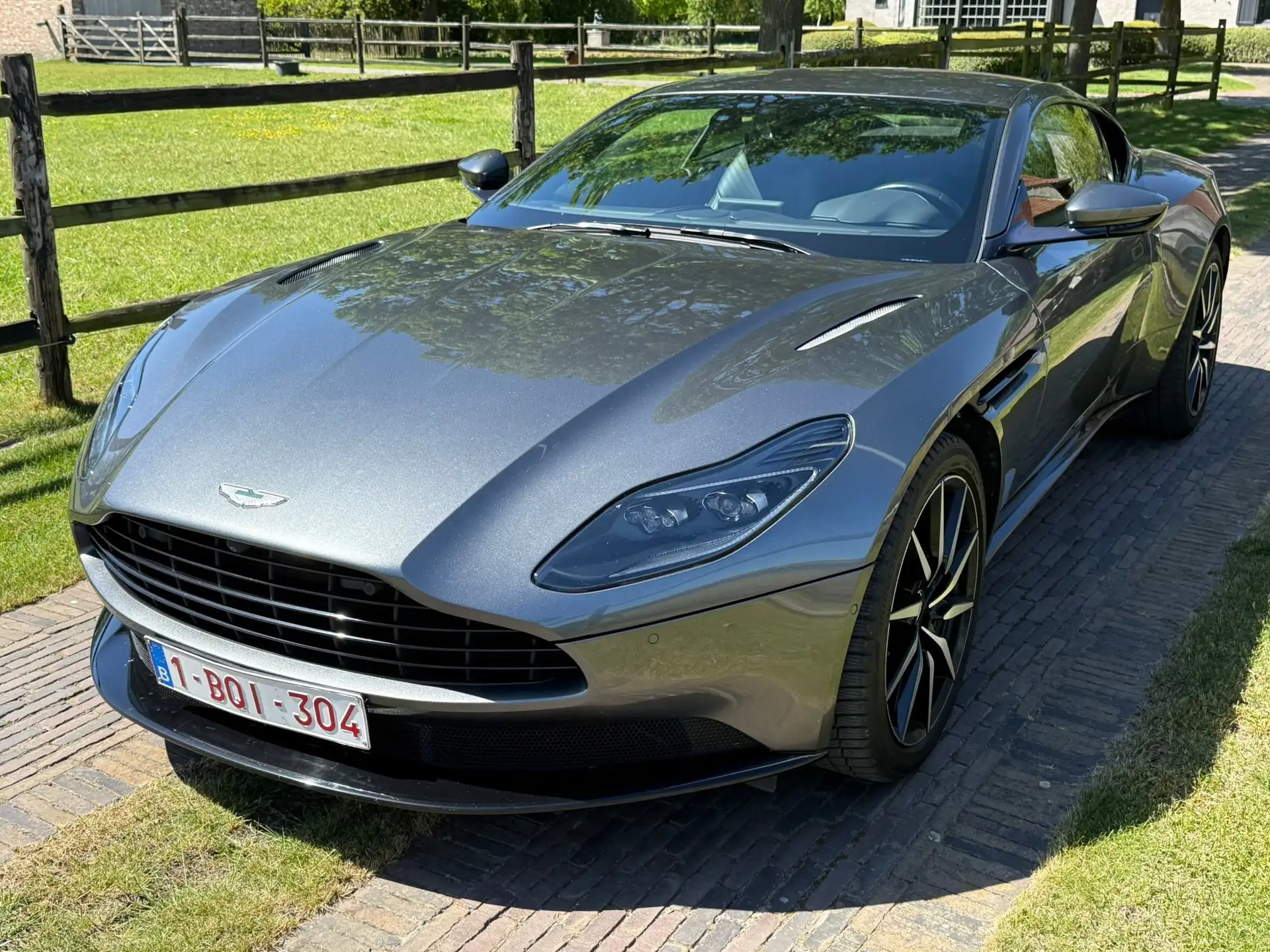 애스턴마틴 DB11 V8 2019 회색 사진 1