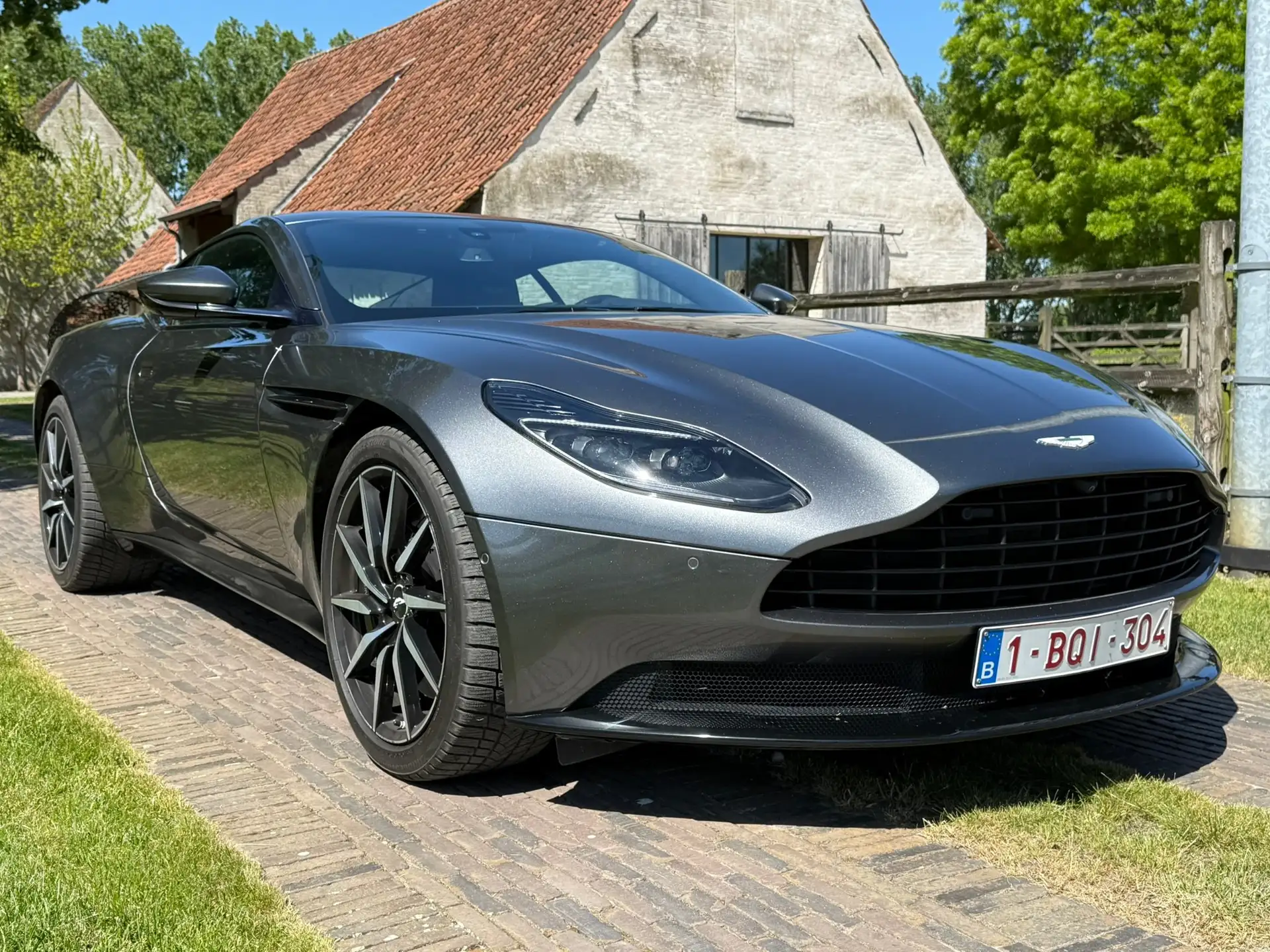 애스턴마틴 DB11 V8 2019 회색 사진 6