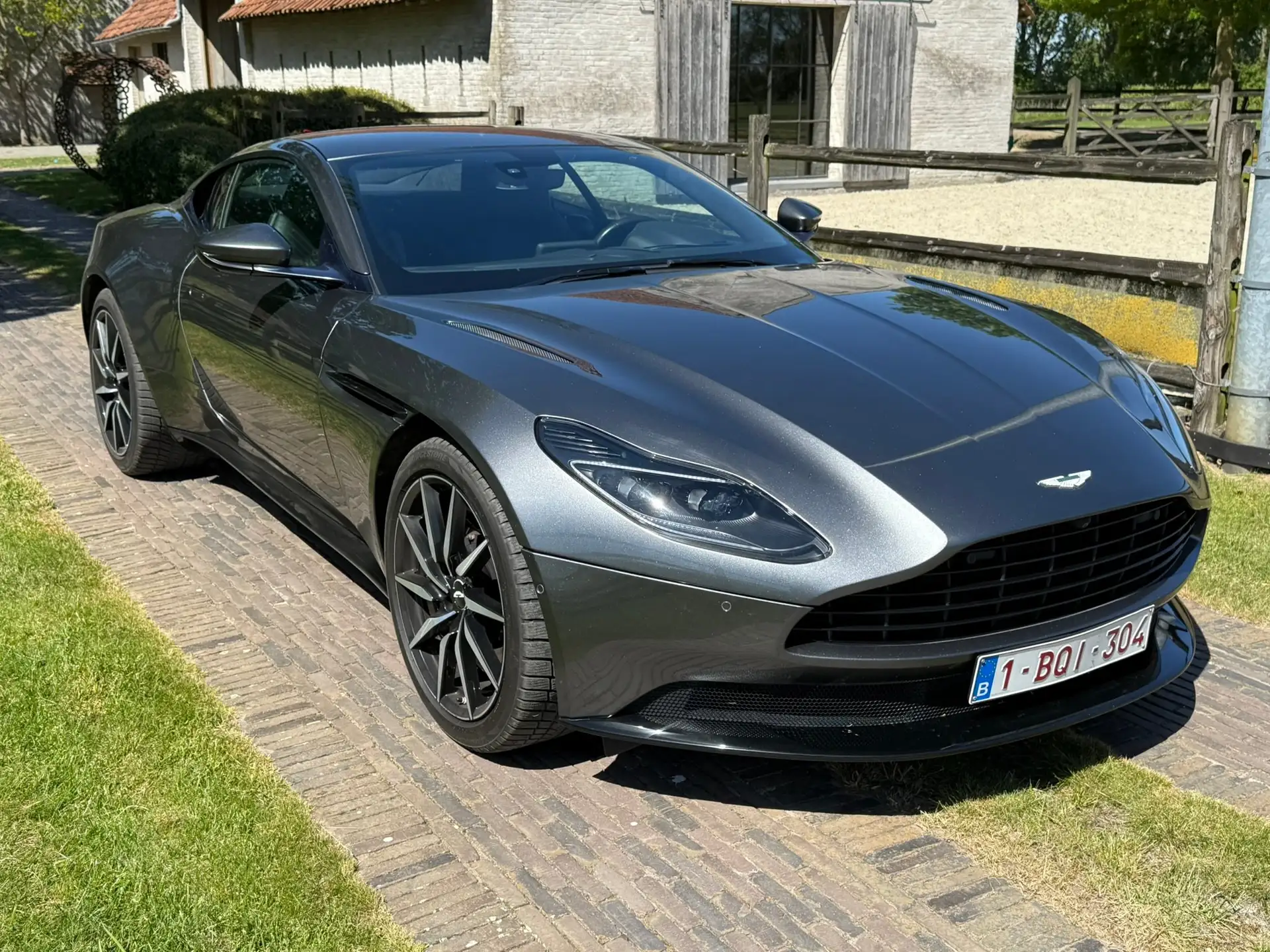 애스턴마틴 DB11 V8 2019 회색 사진 5