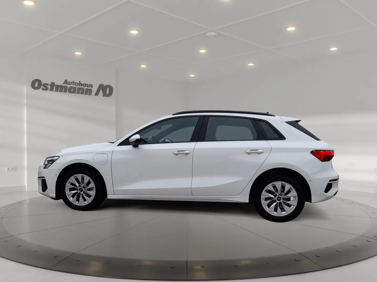 Audi A3 Sportback 40 TFSI e S-Line AHK RFK ACC Weiß - 2