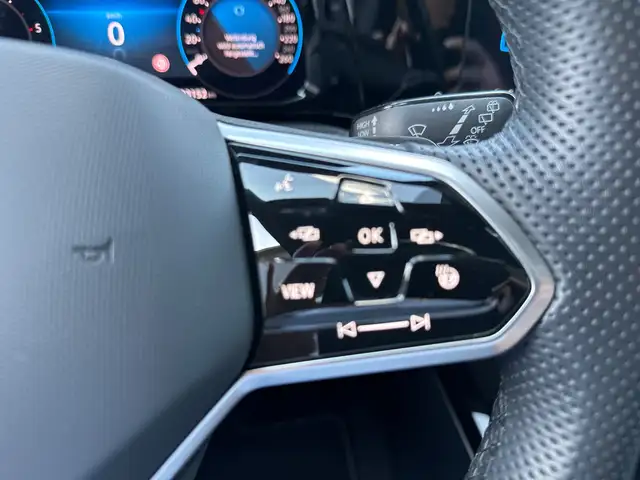 Volkswagen Golf view 13