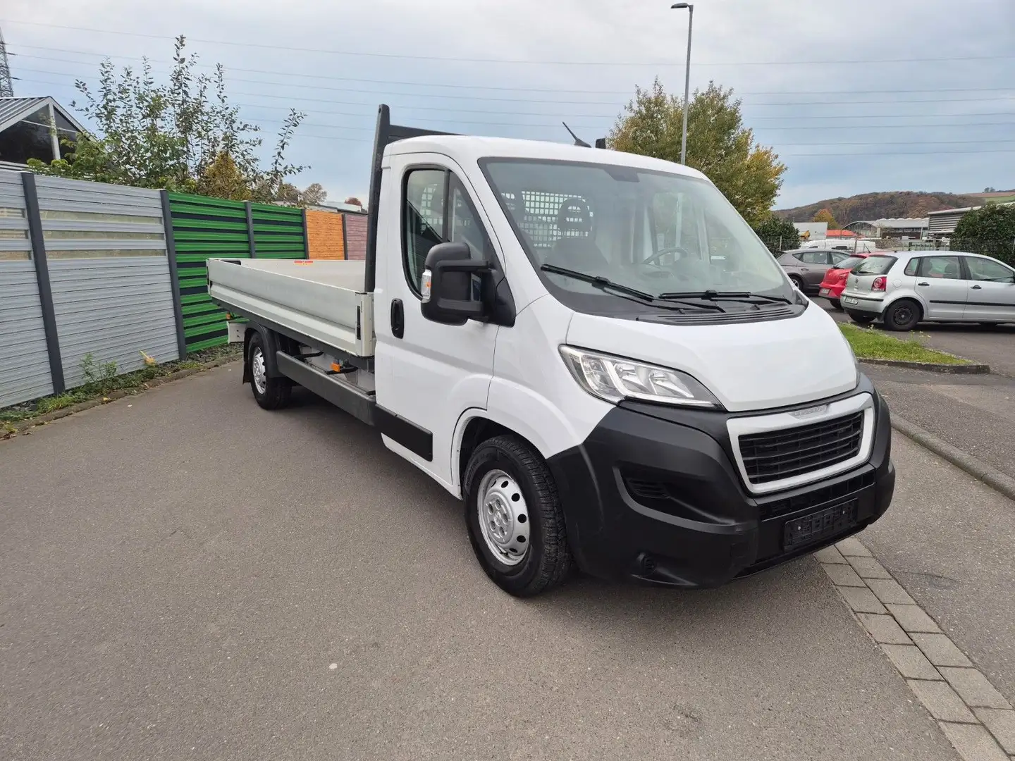 Peugeot Boxer Pritsche 435 L4 BlueHDi 140 Stop&Start Weiß - 2