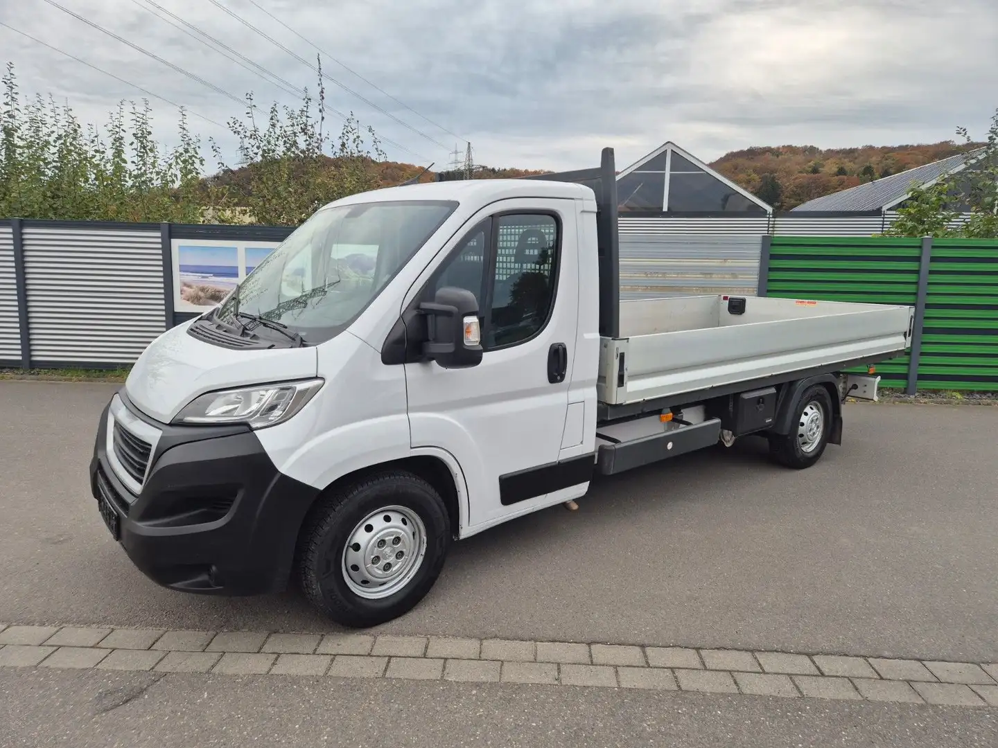 Peugeot Boxer Pritsche 435 L4 BlueHDi 140 Stop&Start Weiß - 1