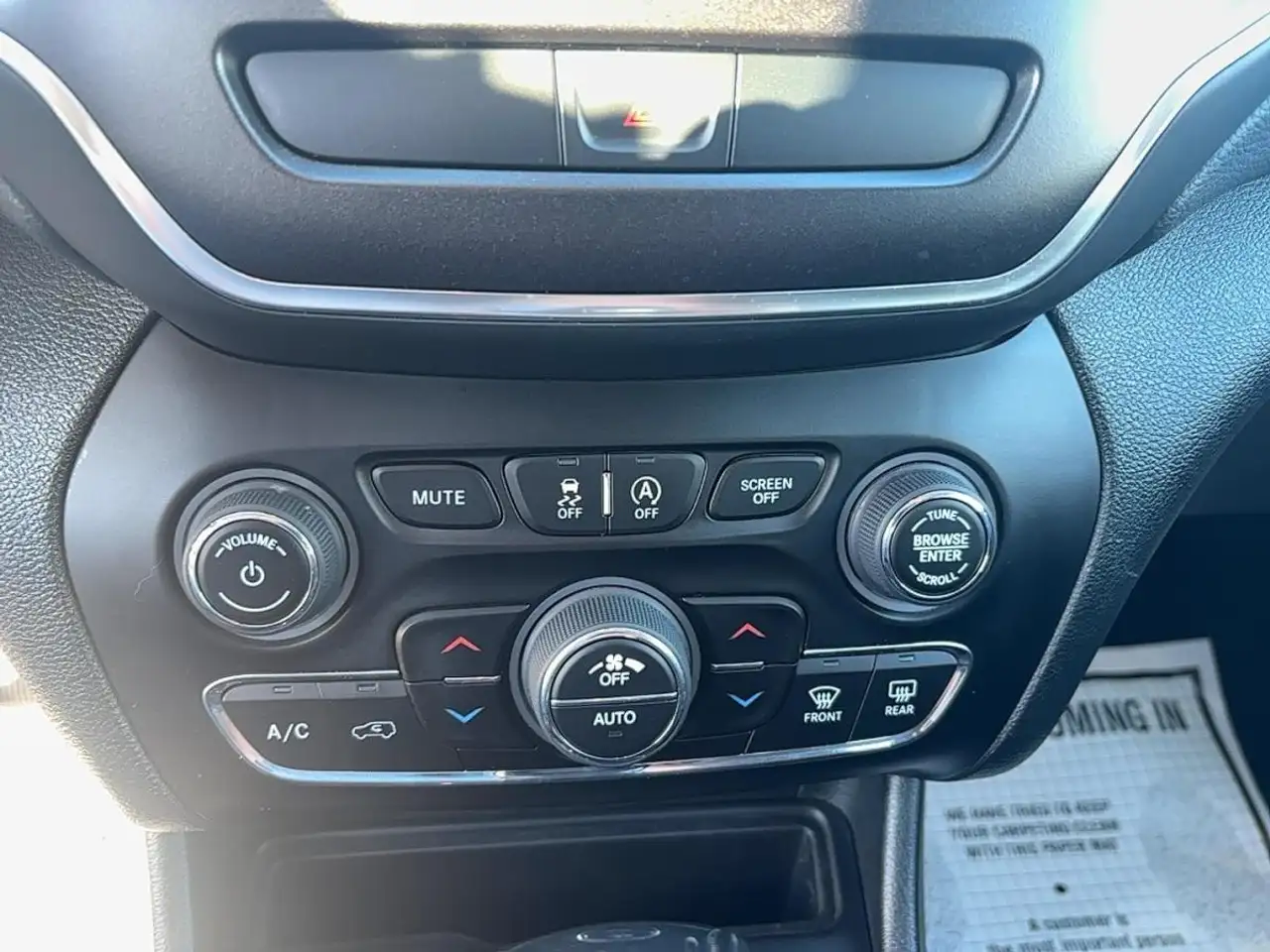 Jeep Cherokee снимка Jeep Cherokee
