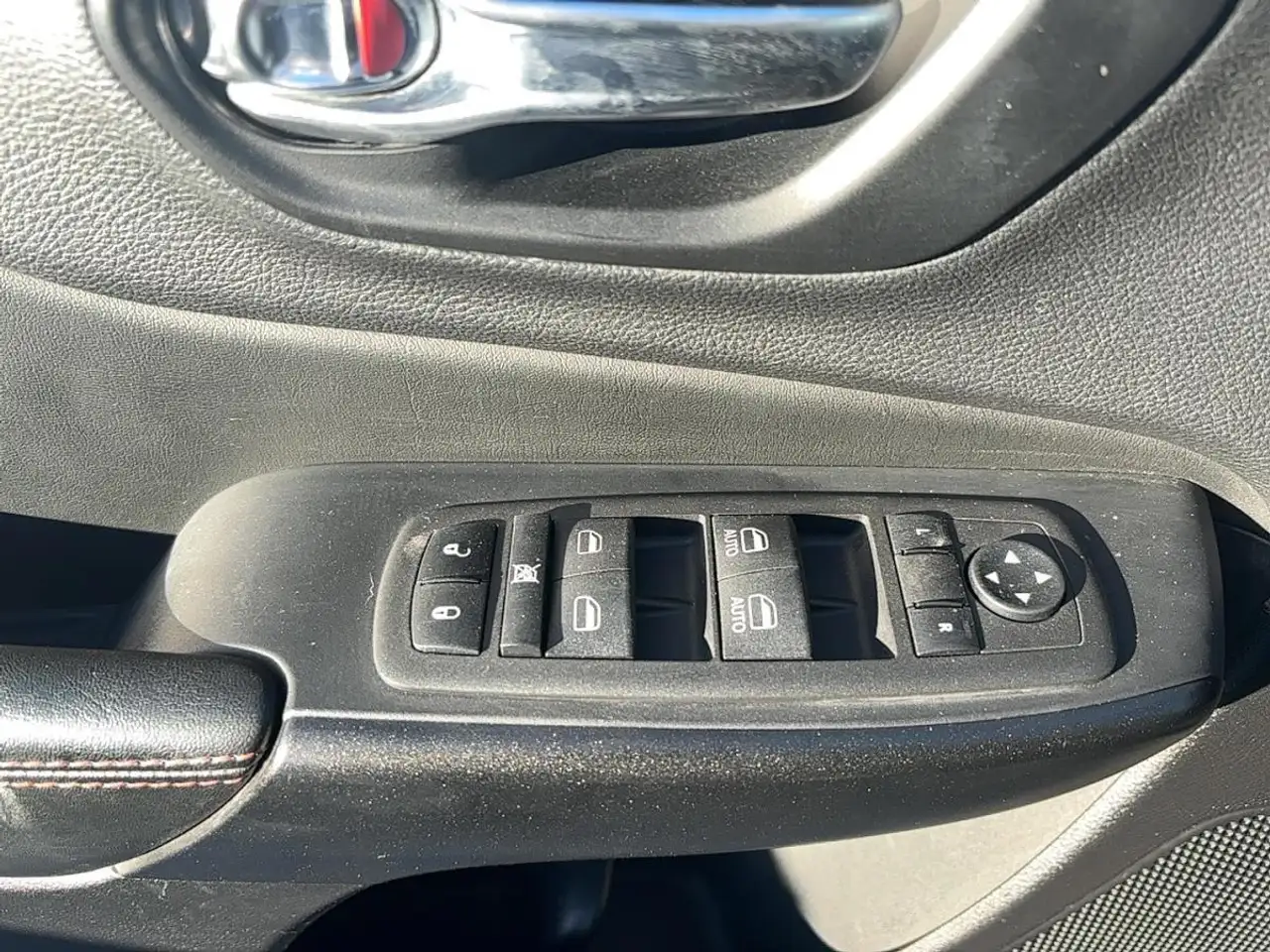 Jeep Cherokee снимка Jeep Cherokee