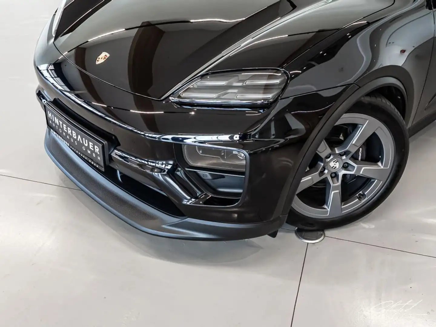 Porsche Macan 4 Electric 95 kWh *PANO*LUFT*LNP €102.281,- Schwarz - 2
