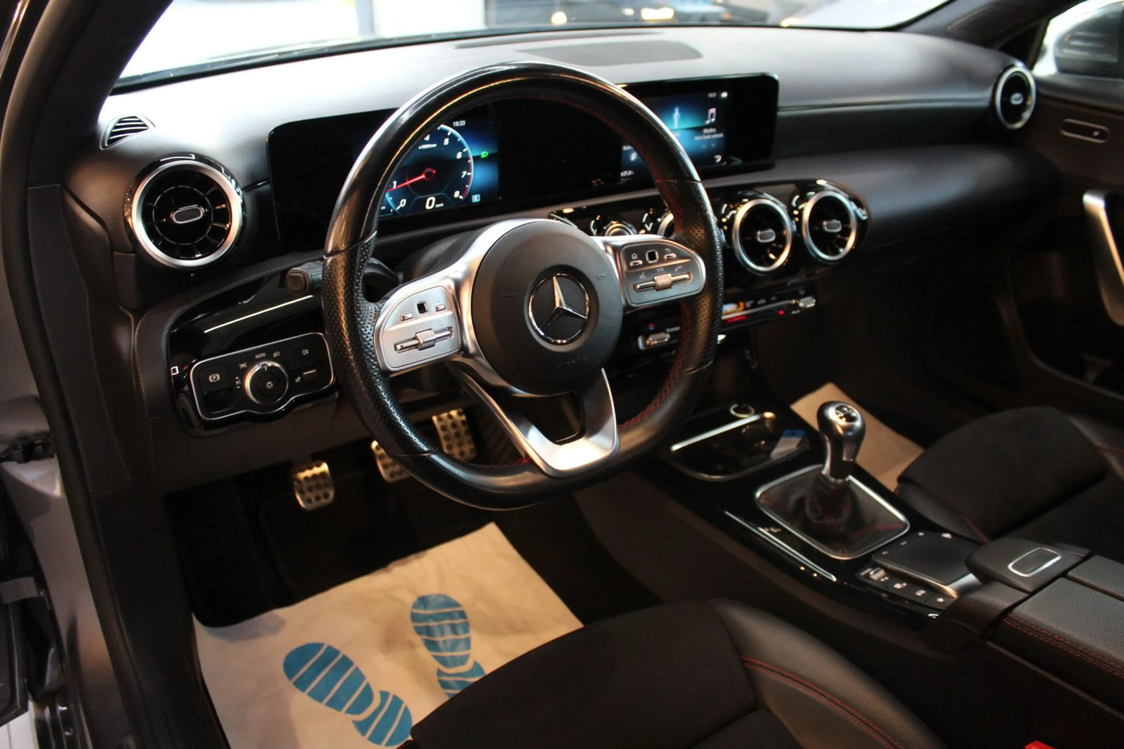 Mercedes-Benz A 200 AMG Line*LED*18 ZOLL*MBUX* — photo 8