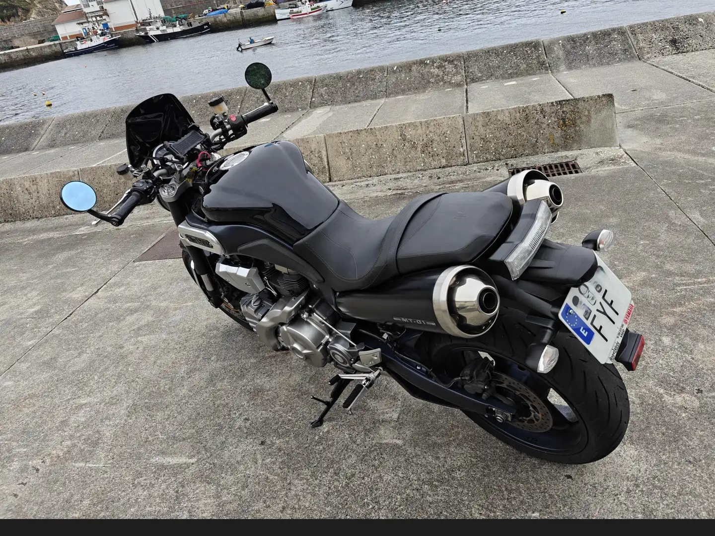Yamaha MT-01 Exclusiva 1700cc  y 150 nM de PAR Negro - 2