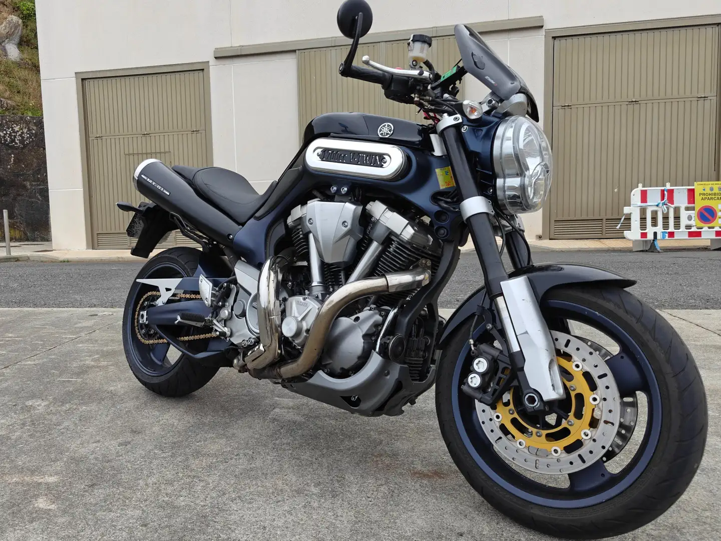 Yamaha MT-01 Exclusiva 1700cc y 150 nM de PAR Negro - 2