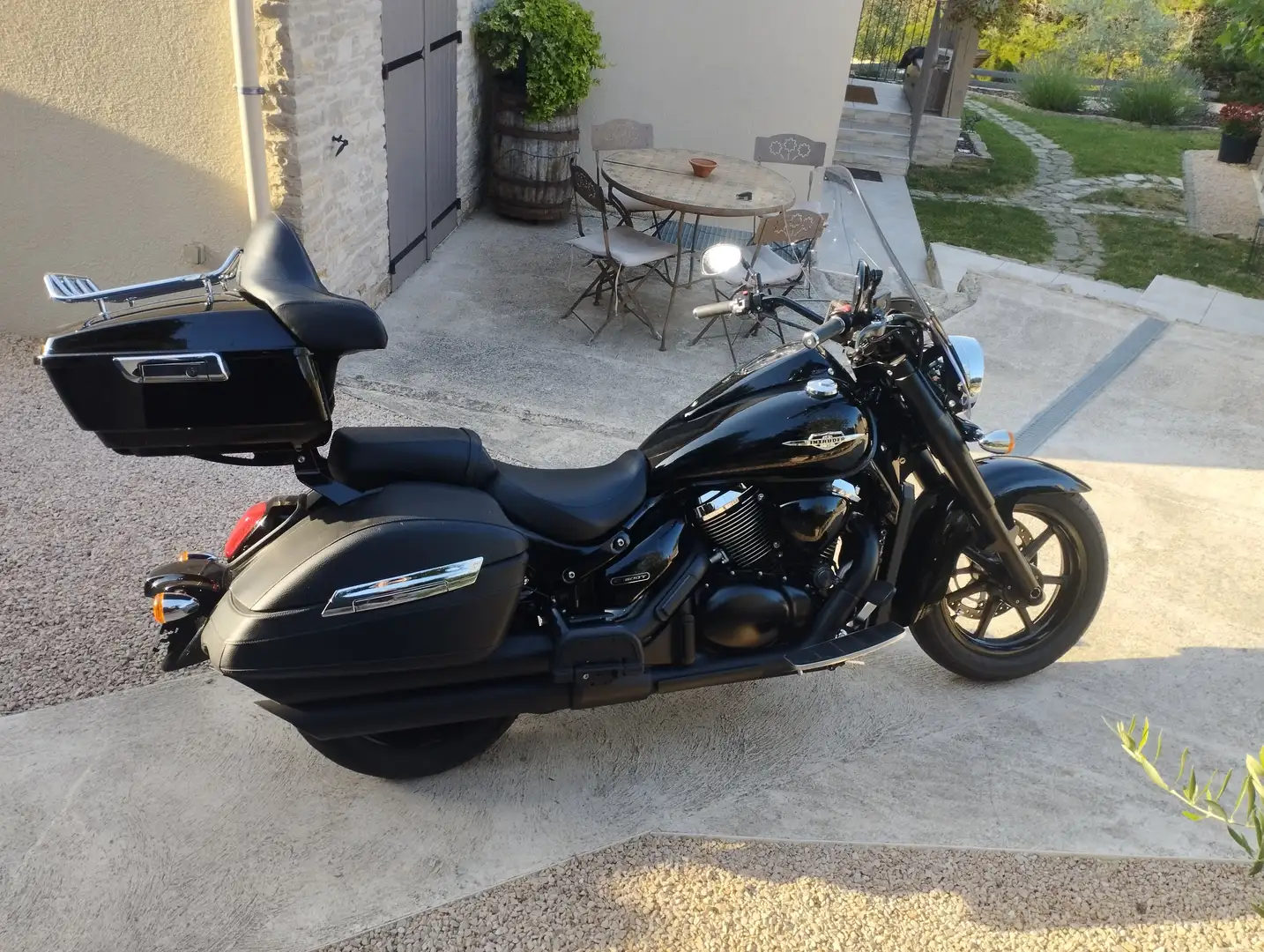Suzuki Intruder C Negro - 1