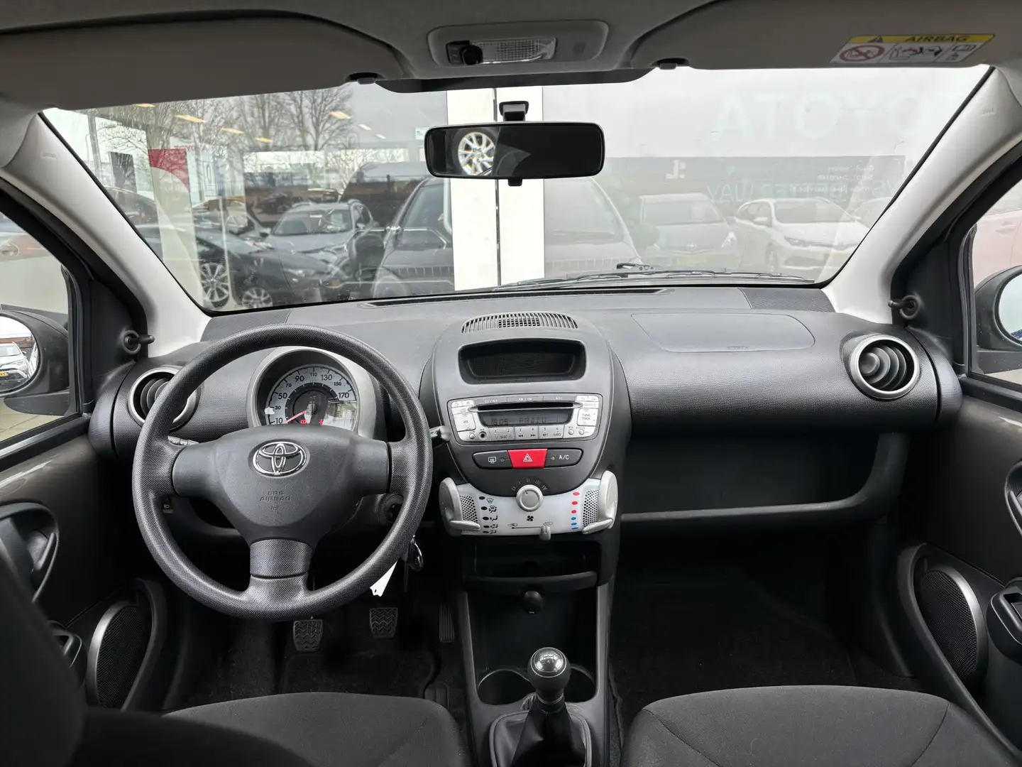 Toyota Aygo 1.0 VVT-i Now Rijklaarprijs met beurt, nieuwe APK Bruin - 2