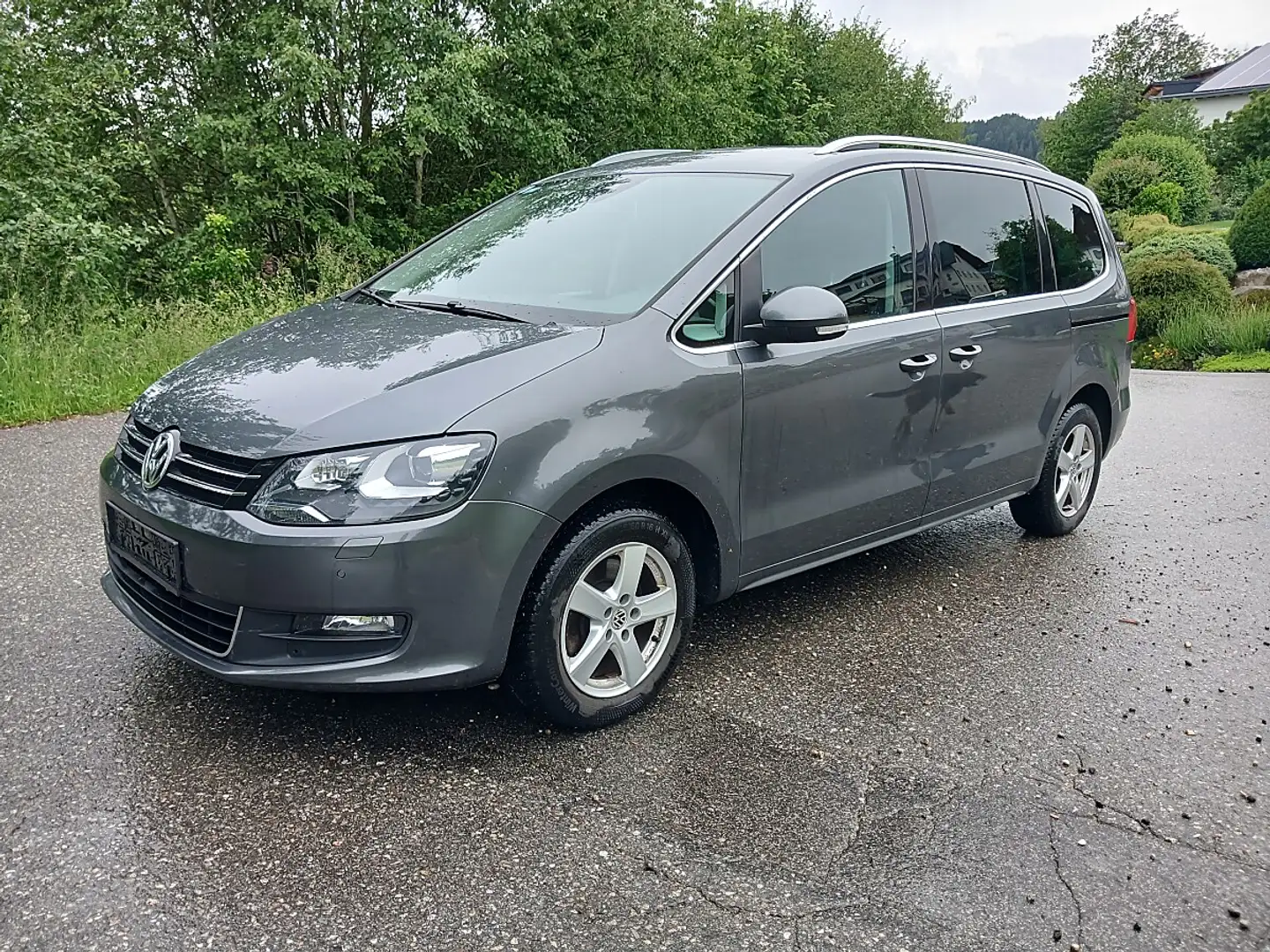 Volkswagen Sharan BMT 2,0 TDI DSG Chrompaket AHV Xenon Sitzh. Kamera Grau - 2