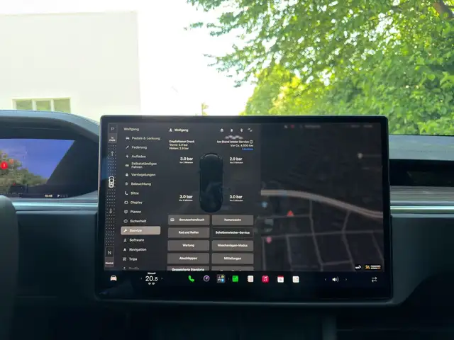 Tesla Model X Dual Ansicht 11