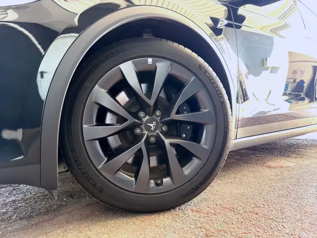 Tesla Model X Dual Ansicht 17