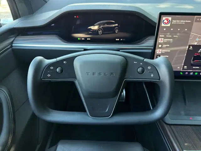 Tesla Model X Dual Ansicht 9
