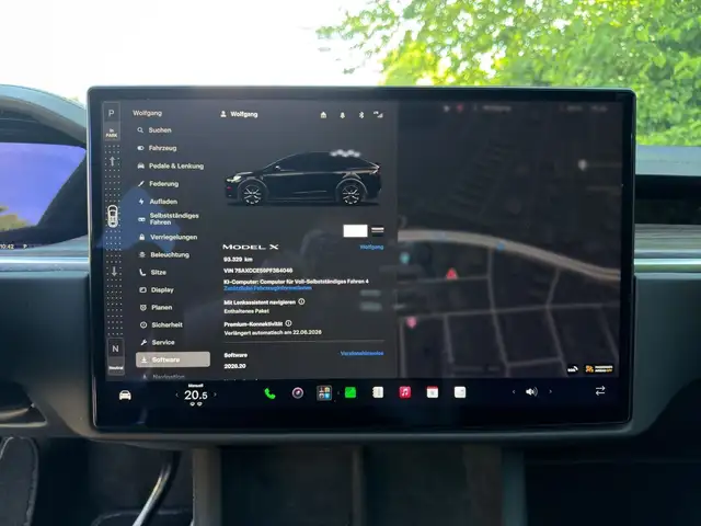 Tesla Model X Dual Ansicht 12