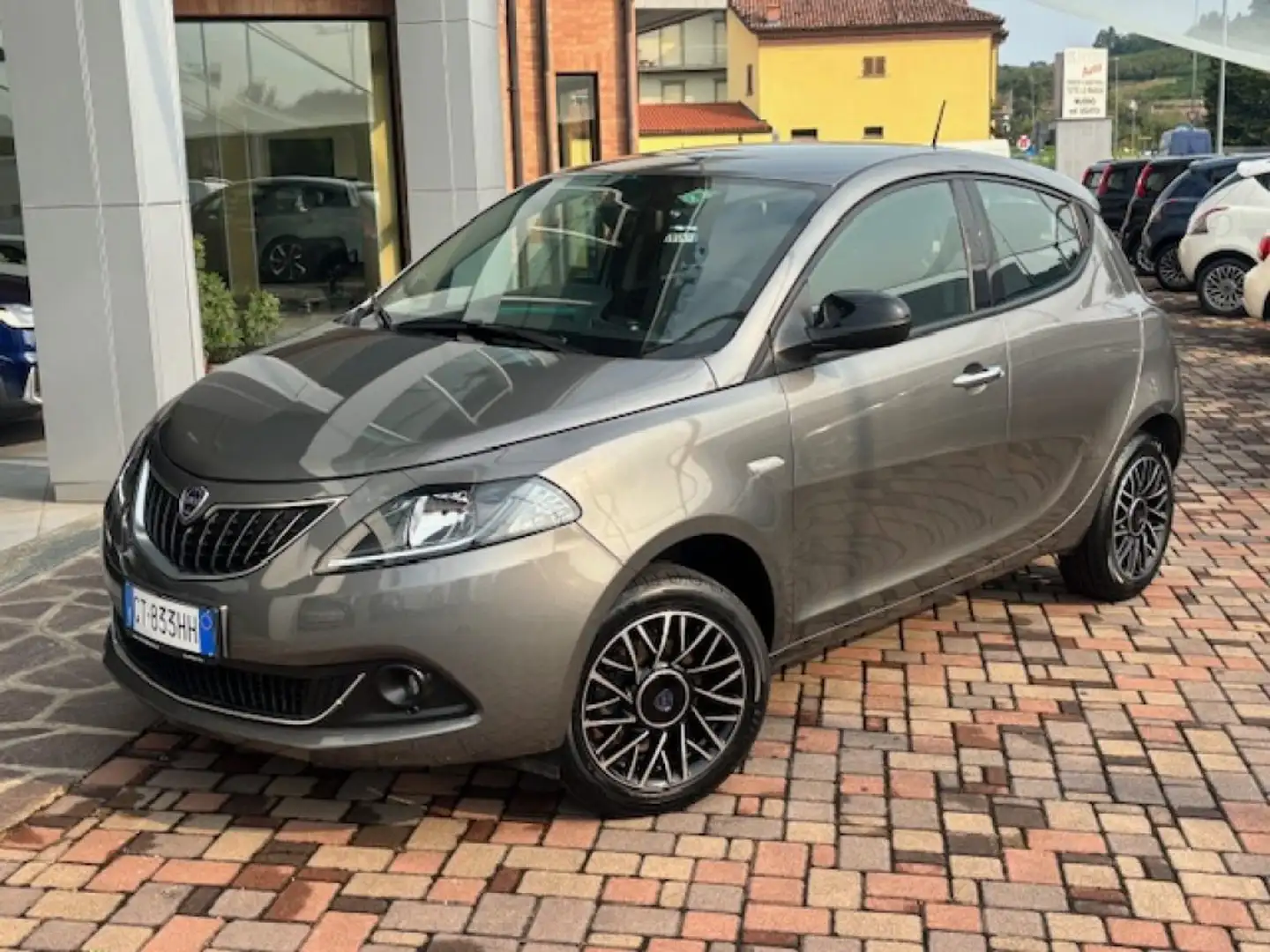 Lancia Ypsilon 1.0 FireFly 5 porte S&S Hybrid Platino Grigio - 1