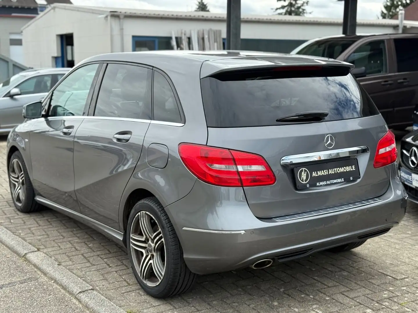 Mercedes-Benz B 180 CDI B -Klasse /Aus 1. Hand /AUTOMATIK Grau - 2