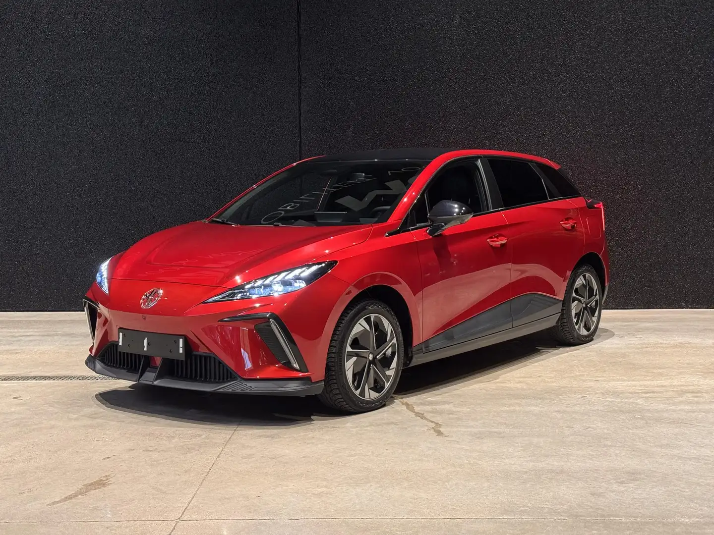 MG MG4 64 kWh Luxury Rouge - 1
