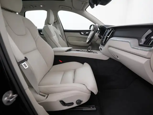 Volvo XC60 view 3