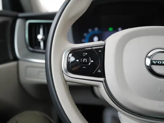 Volvo XC60 view 8