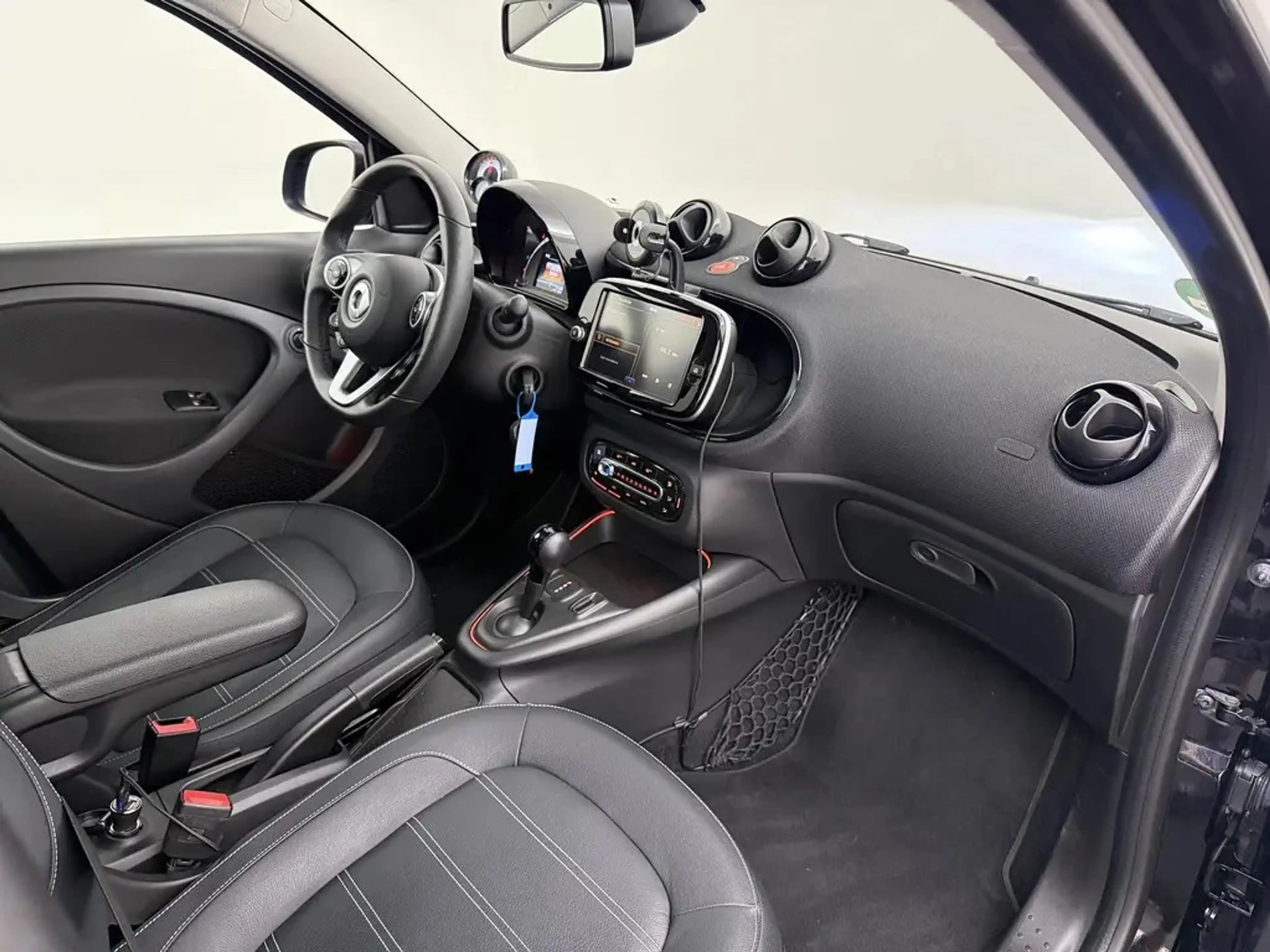 smart forFour EQ Comfort PLUS 18 kWh SOH 96%, Pano dak, Leer, 20 — photo 8