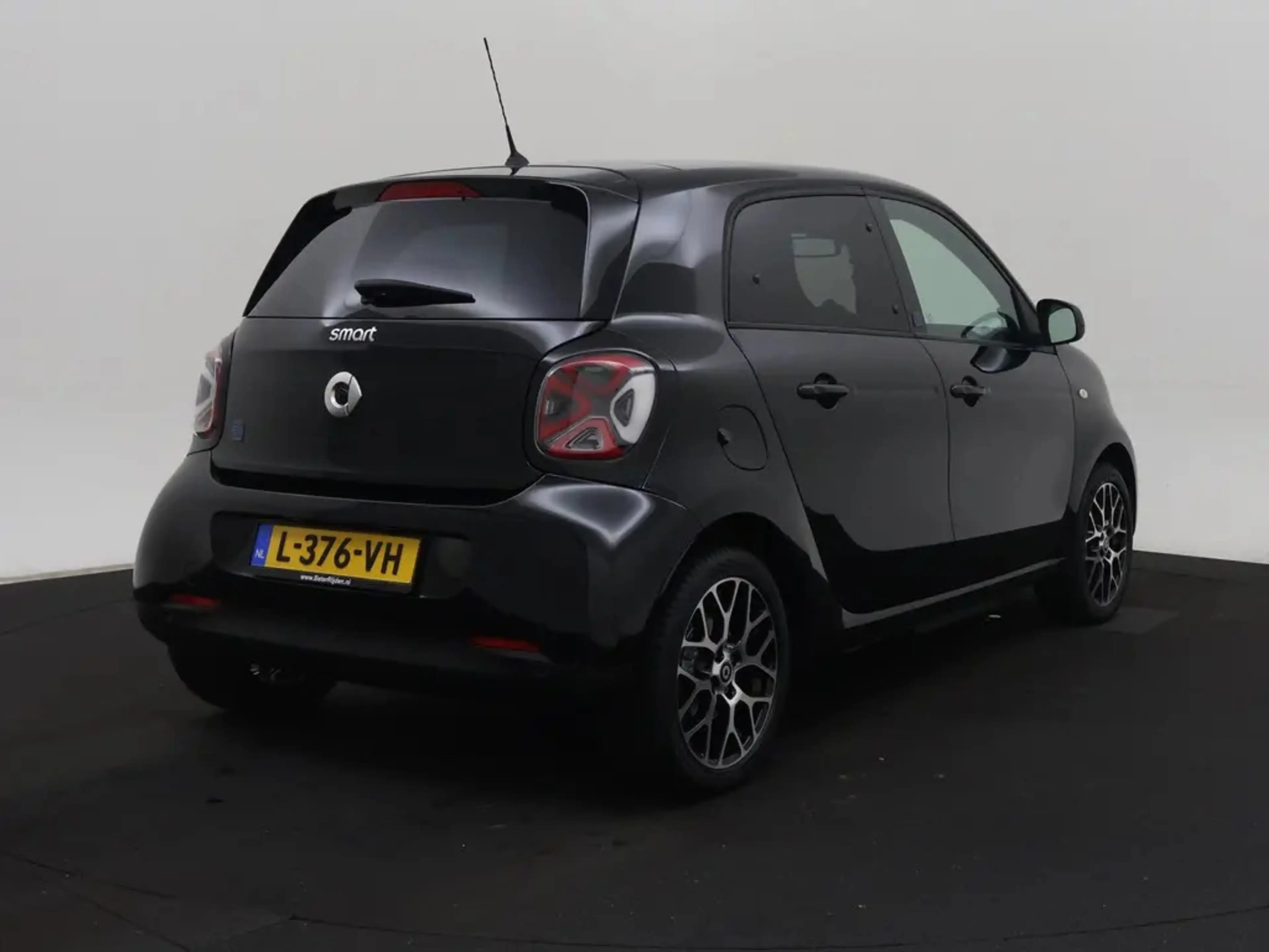 smart forFour EQ Comfort PLUS 18 kWh SOH 96%, Pano dak, Leer, 20 — photo 6