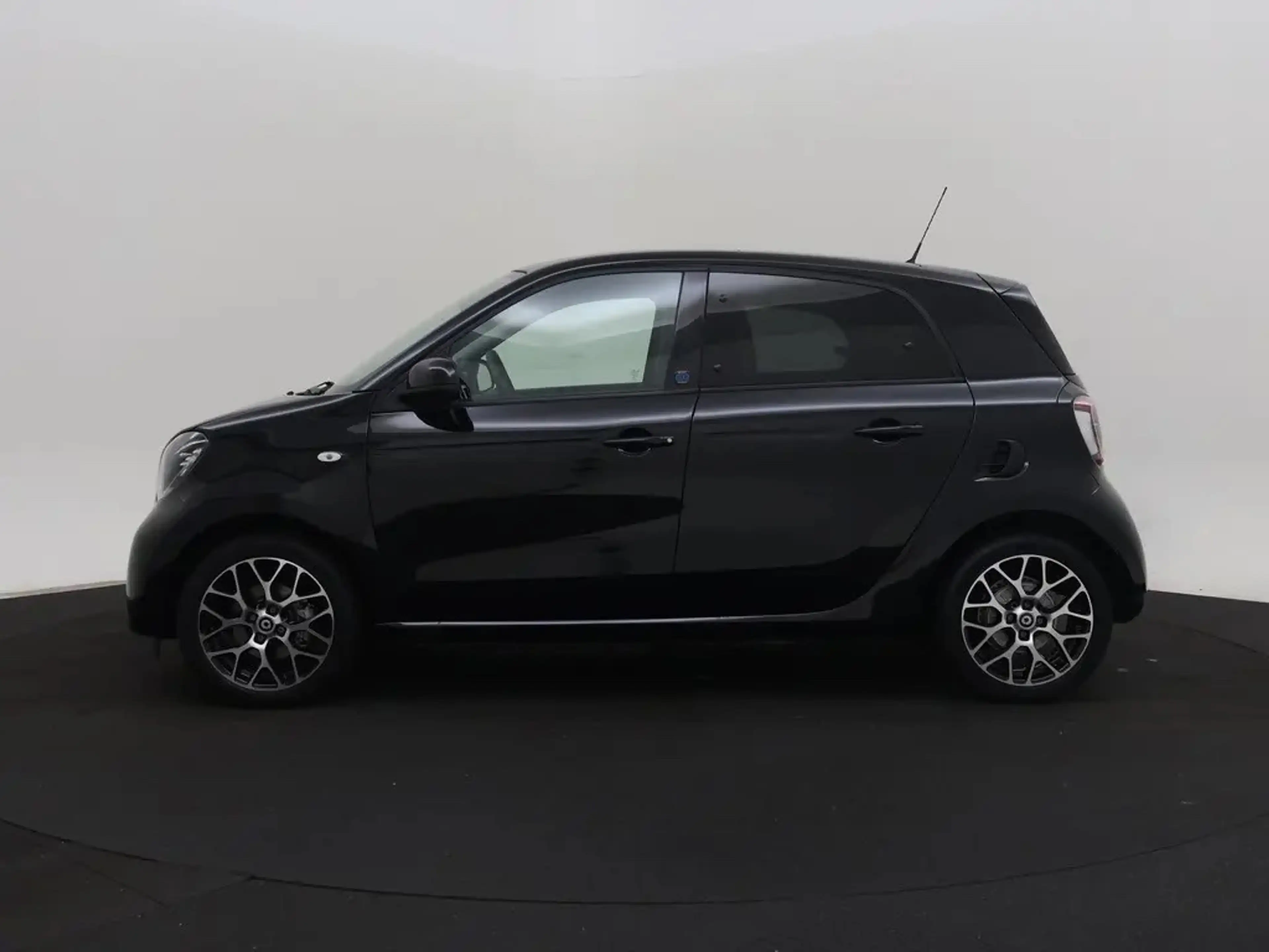 smart forFour EQ Comfort PLUS 18 kWh SOH 96%, Pano dak, Leer, 20 — photo 3
