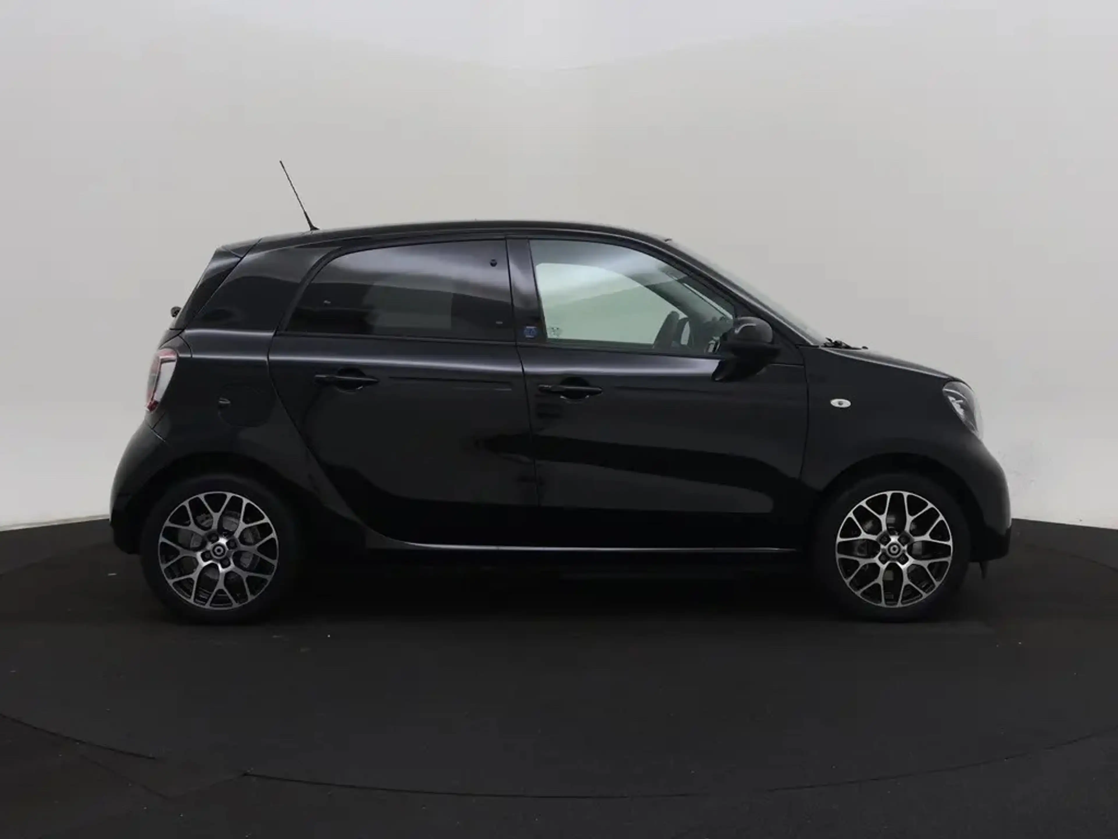 smart forFour EQ Comfort PLUS 18 kWh SOH 96%, Pano dak, Leer, 20 — photo 4