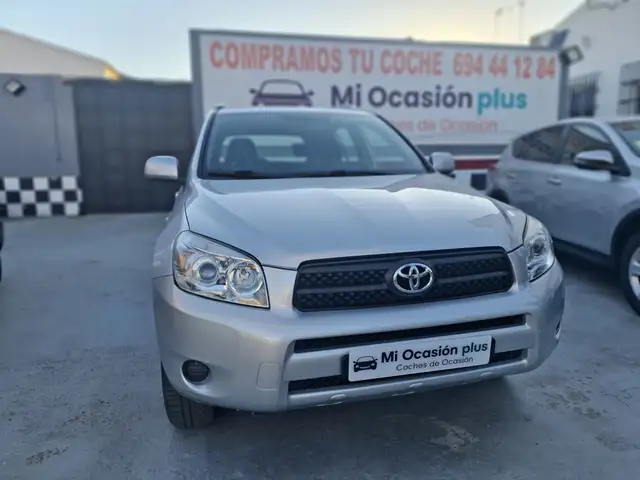 Toyota RAV4 2.2D-4D Luna
