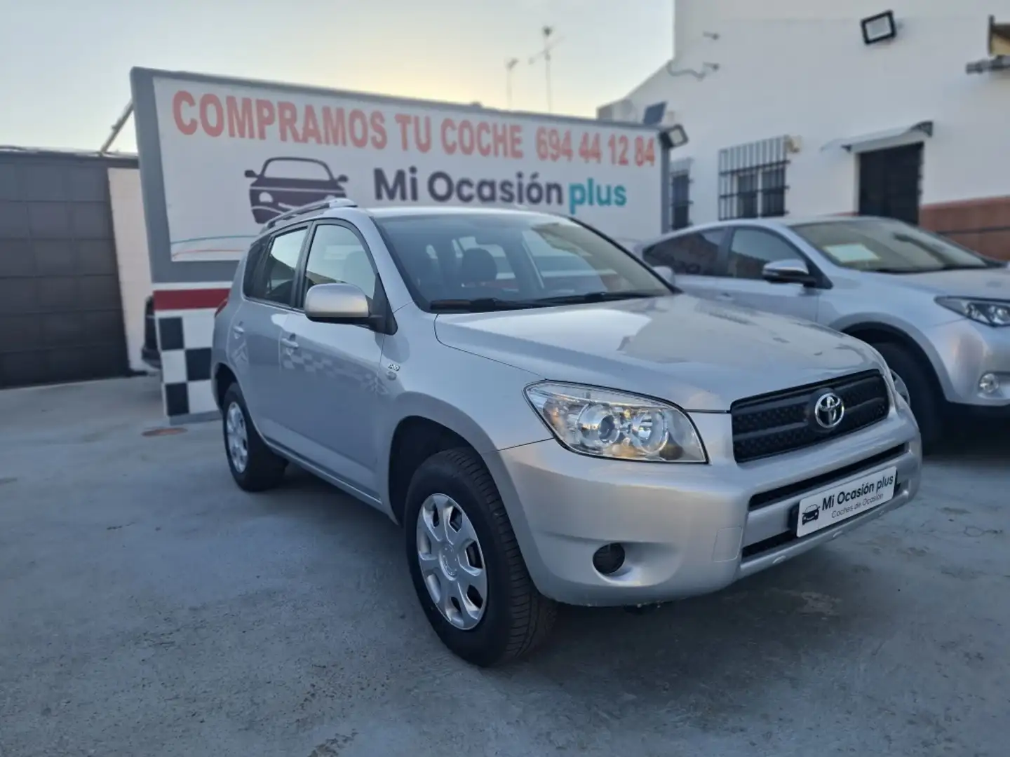 Toyota RAV 4 2.2D-4D Luna Plateado - 2