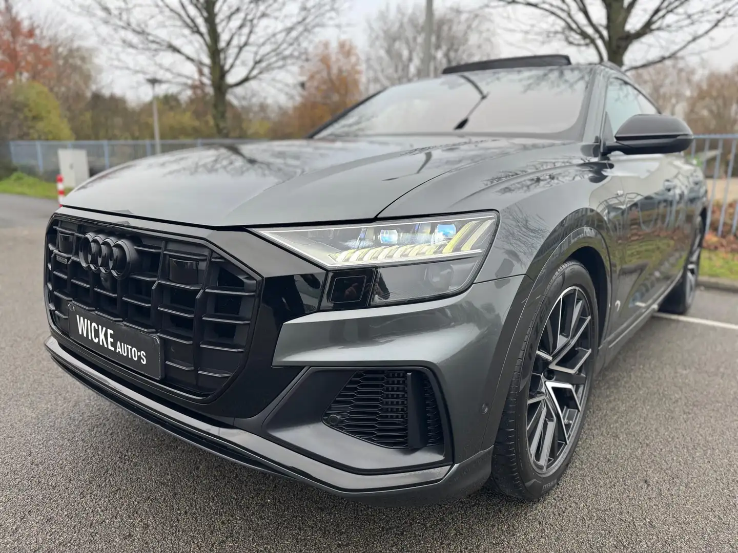 Audi Q8 55 TFSI quattro S Line 340 PK Pano Leder Camera Tr Grijs - 2