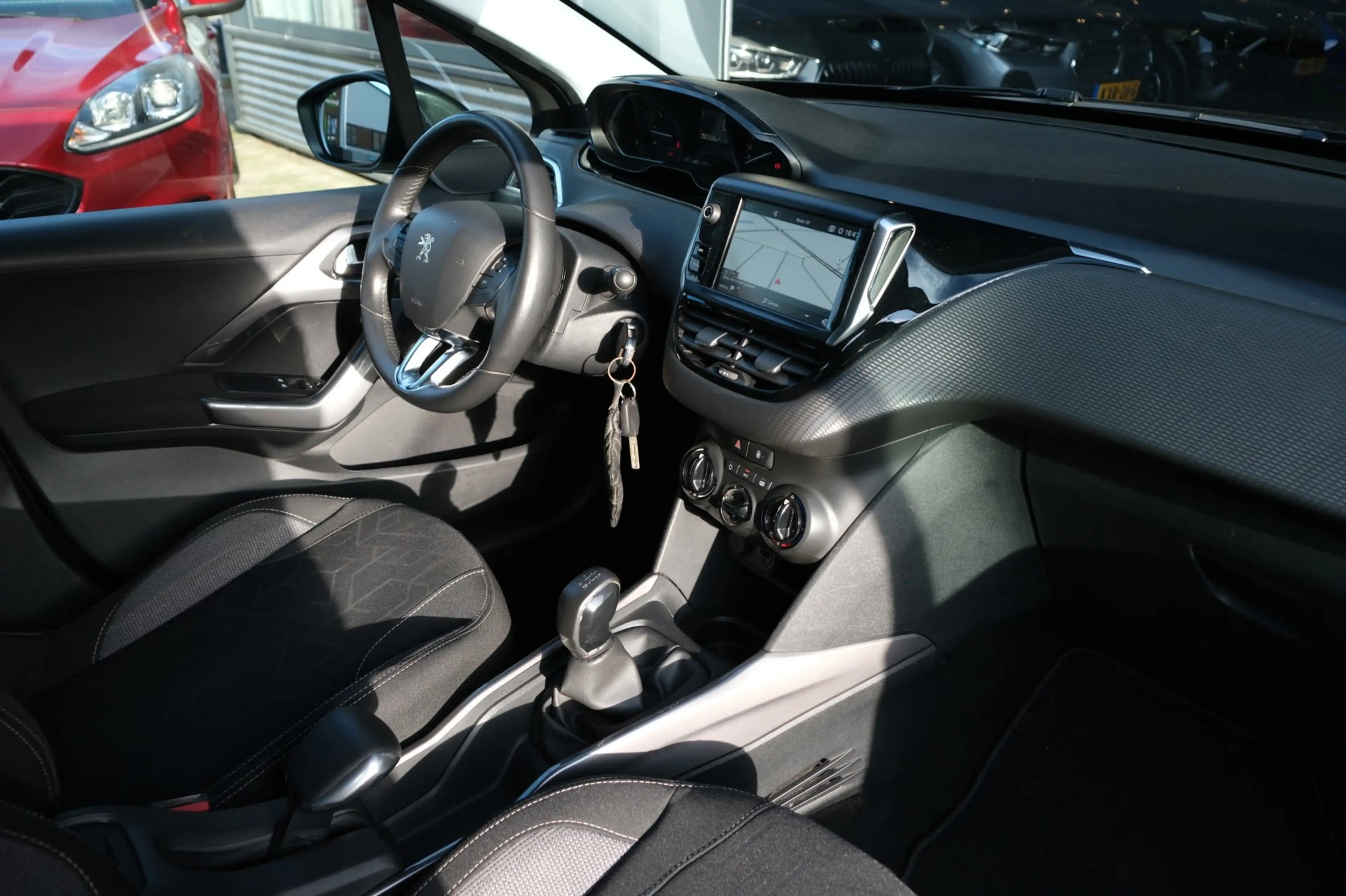 Peugeot 2008 1.2 PureTech *83dkm* Navigatie|Trekhaak 4 x Zgan A — photo 4