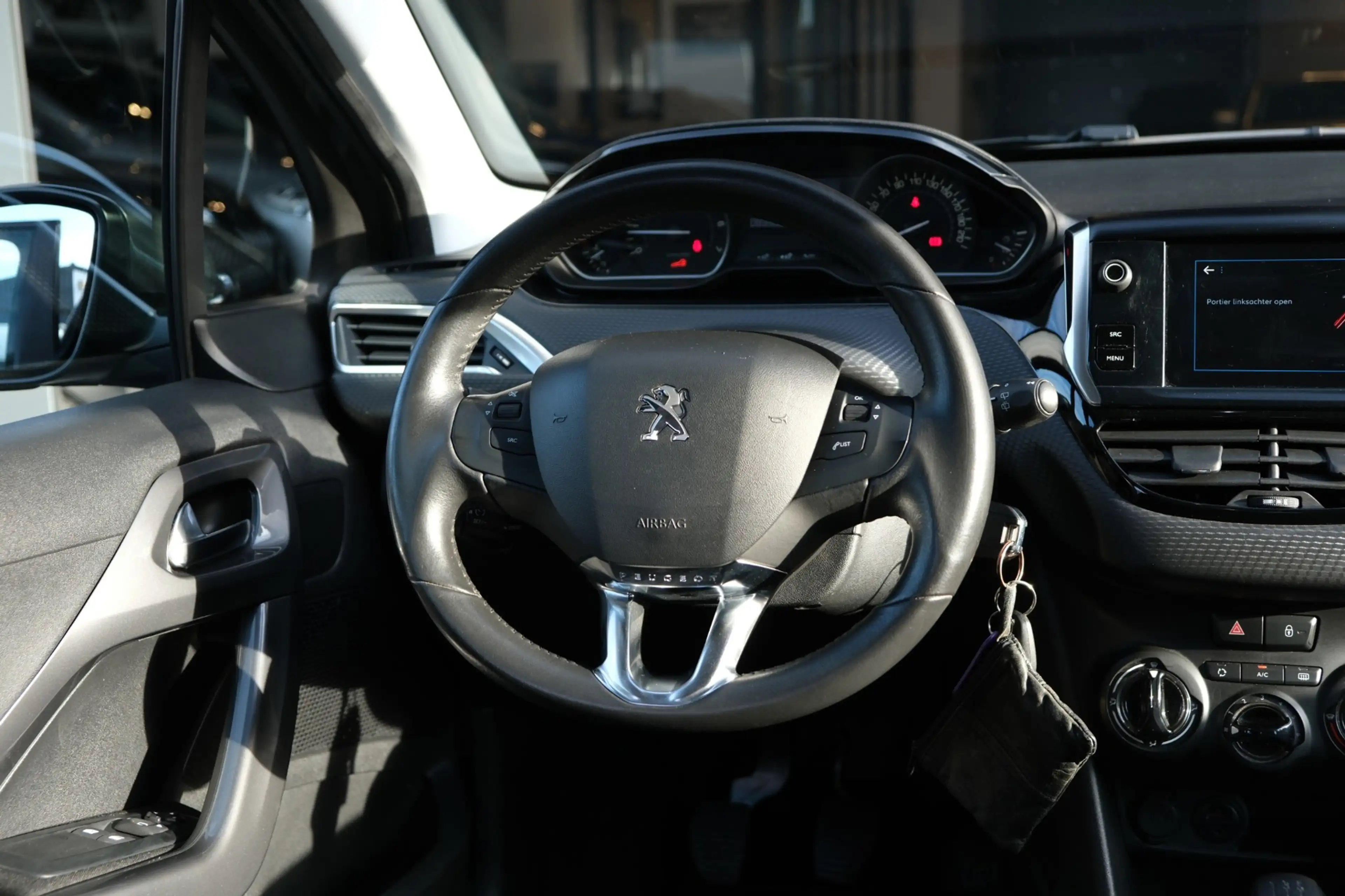 Peugeot 2008 1.2 PureTech *83dkm* Navigatie|Trekhaak 4 x Zgan A — photo 8