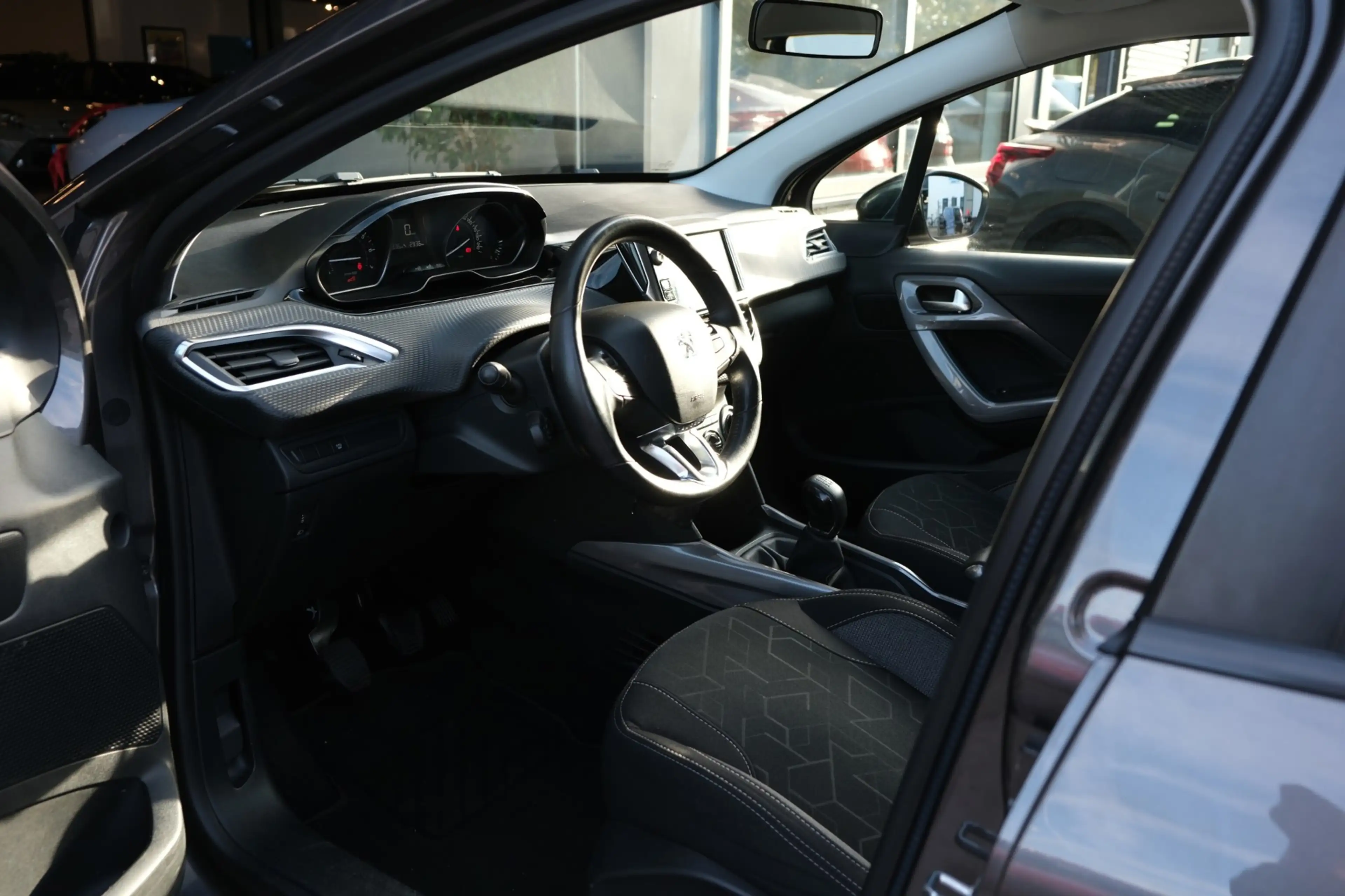 Peugeot 2008 1.2 PureTech *83dkm* Navigatie|Trekhaak 4 x Zgan A — photo 2
