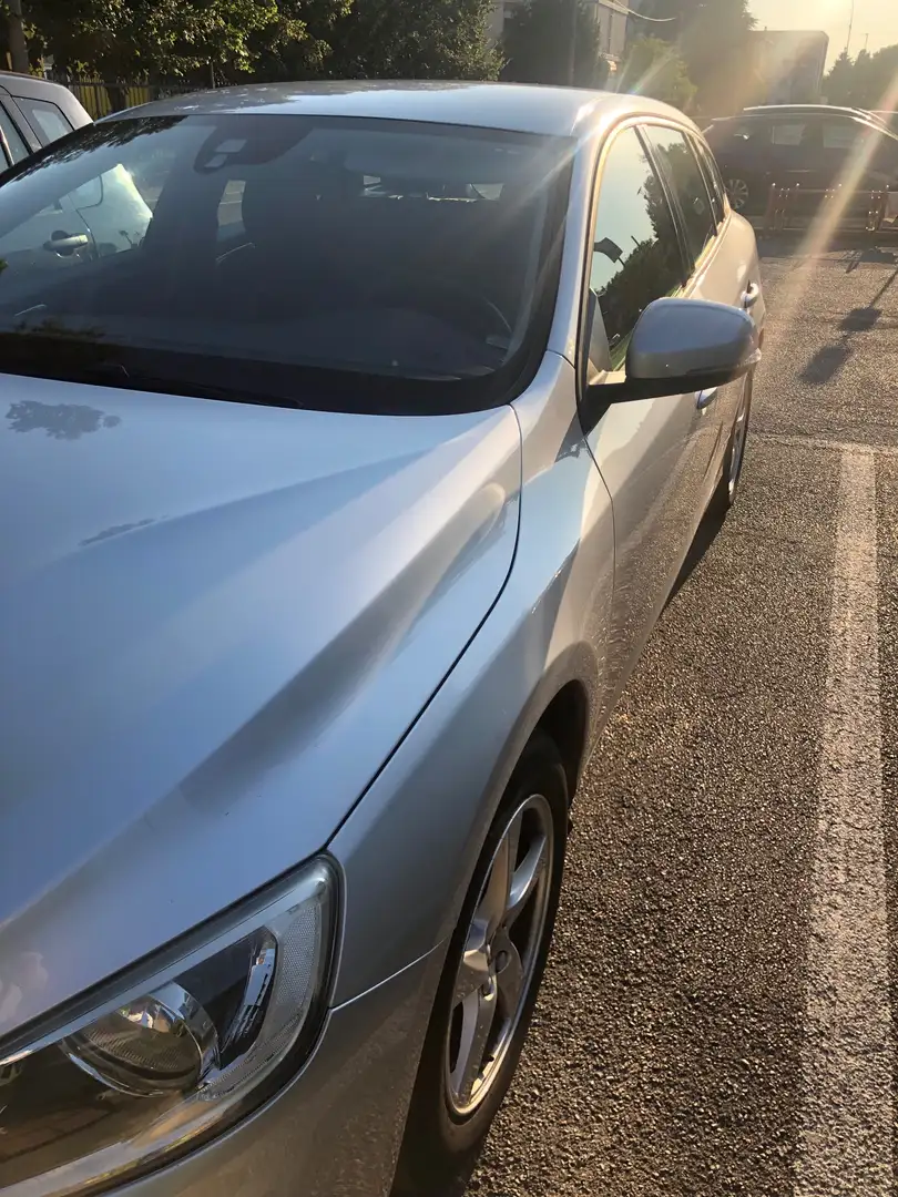 Volvo V60 2.0 d2 Kinetic geartronic Argento - 1