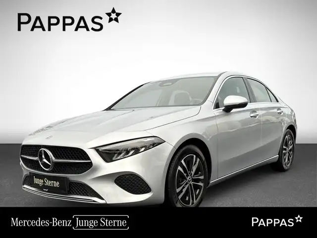 Mercedes-Benz A 200 Limousine PTS Cam Navi Wide LED SHZ