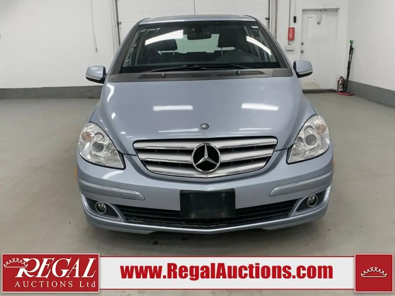 Mercedes-Benz B-Class снимка Mercedes-Benz B-Class
