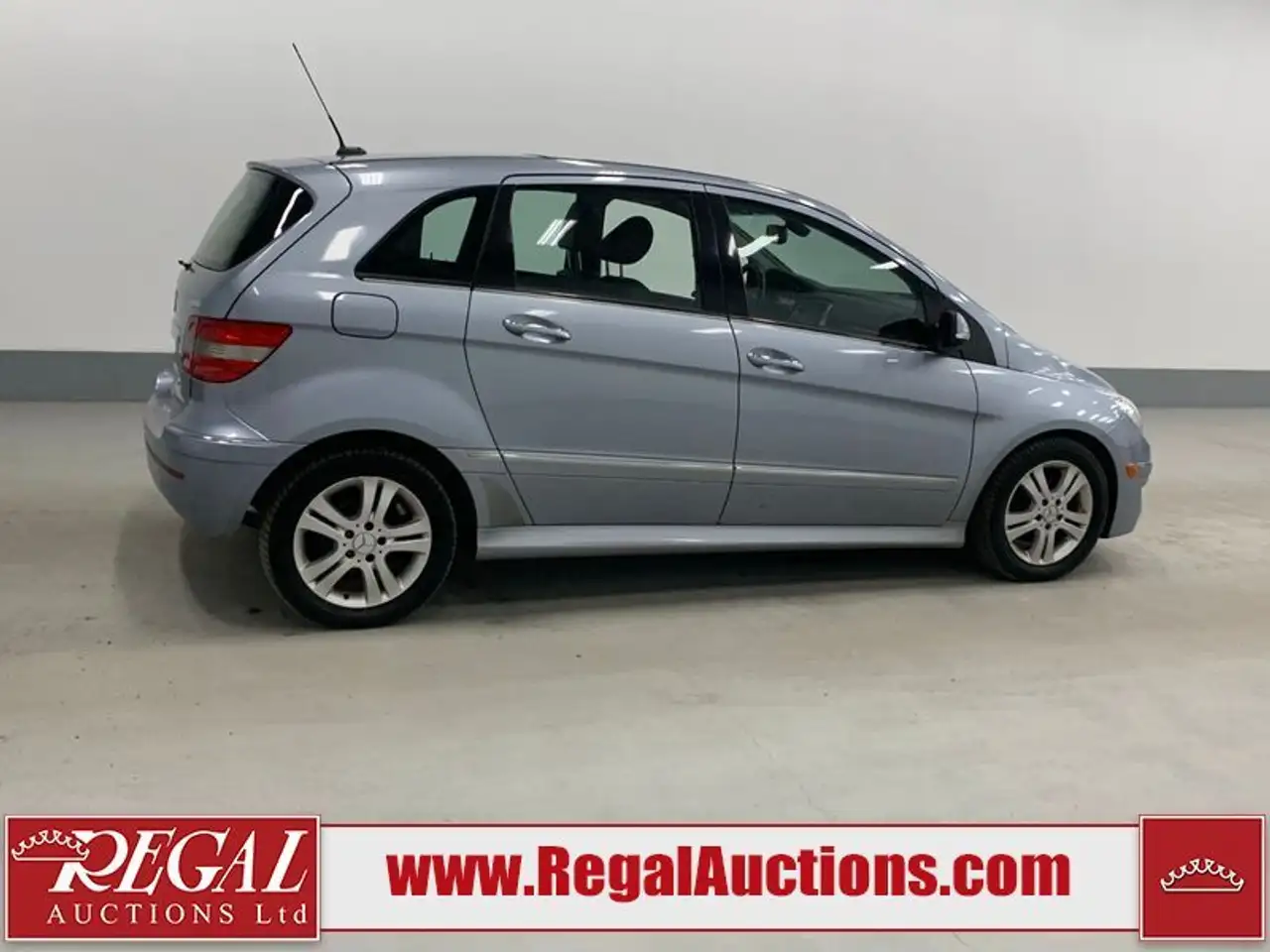 Mercedes-Benz B-Class снимка Mercedes-Benz B-Class