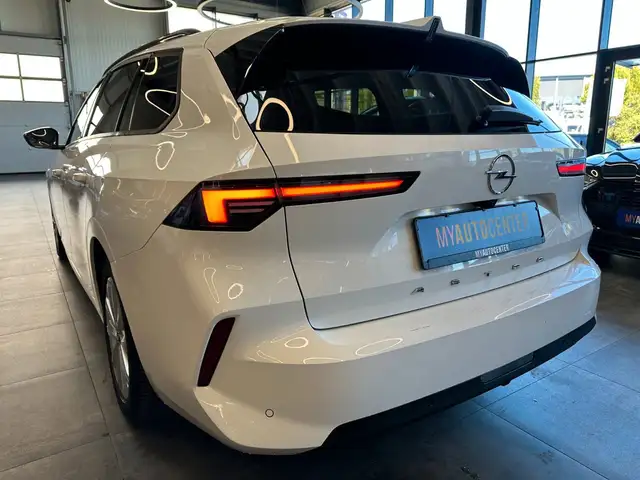 Opel Astra view 5