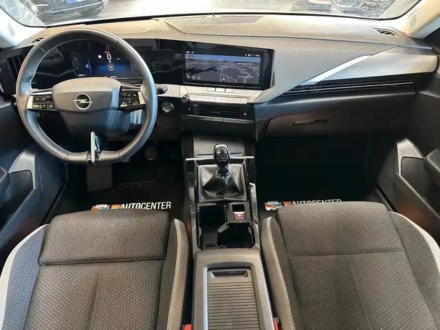 Opel Astra view 6