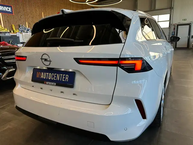 Opel Astra view 2