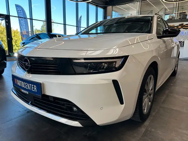 Opel Astra view 4
