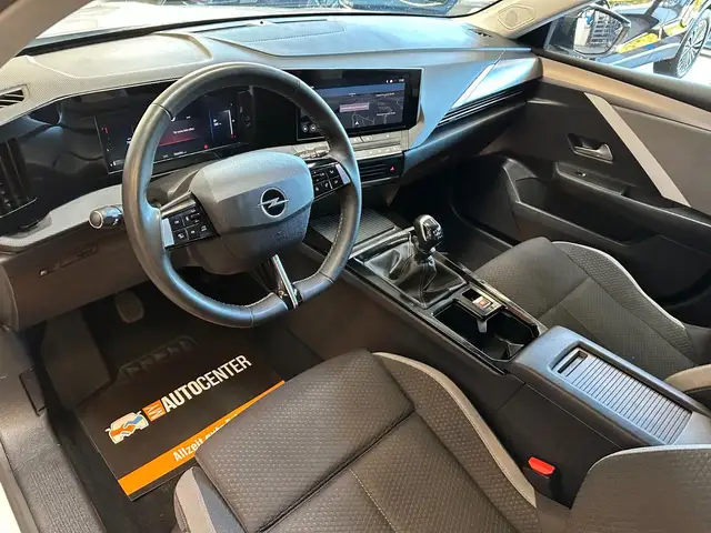 Opel Astra view 9
